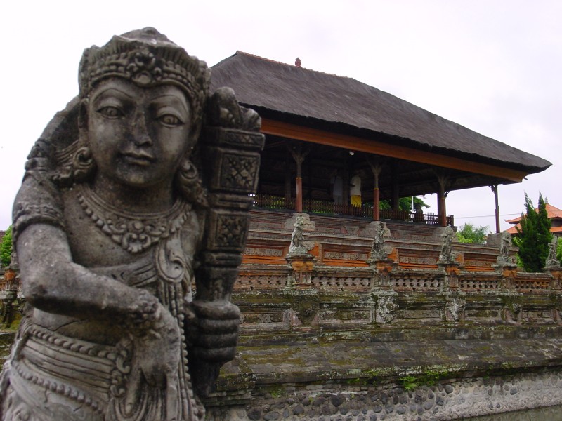 Klung Kung Blick auf grosse Gerichtshalle.JPG - Photos of Bali, Indonesia in March 2001