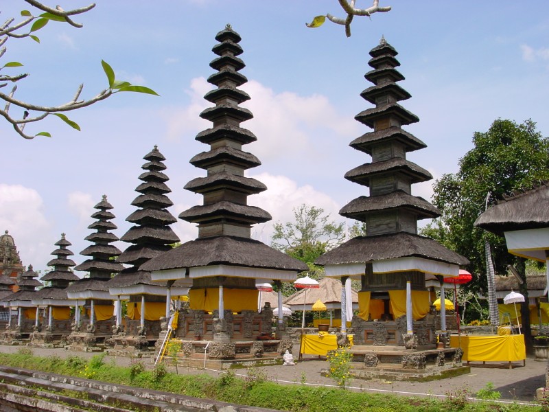 Tempel Taman Ayun 1.JPG - Photos of Bali, Indonesia in March 2001
