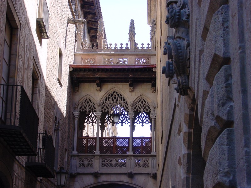 Gotisches Viertel - Gasse.JPG -                                
