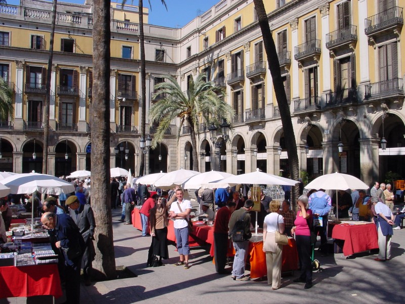 Plaza Reial (mit Bigit und Volker).JPG -                                