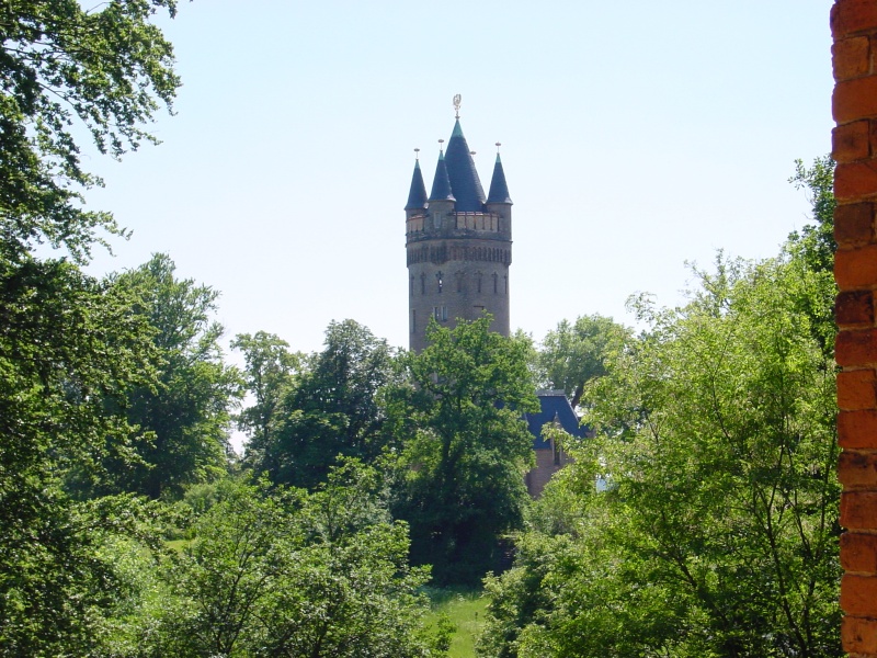Babelsberg Park - Blick von Gerichtshalle auf Flatowturm.JPG -                                