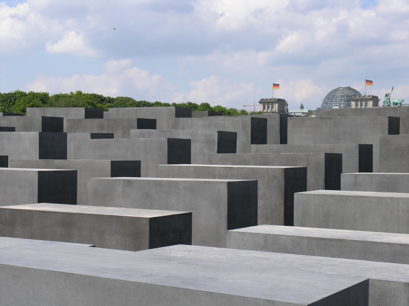 Holocaust-Mahnmal - Blick auf Steelenfeld 3.JPG - OLYMPUS DIGITAL CAMERA         