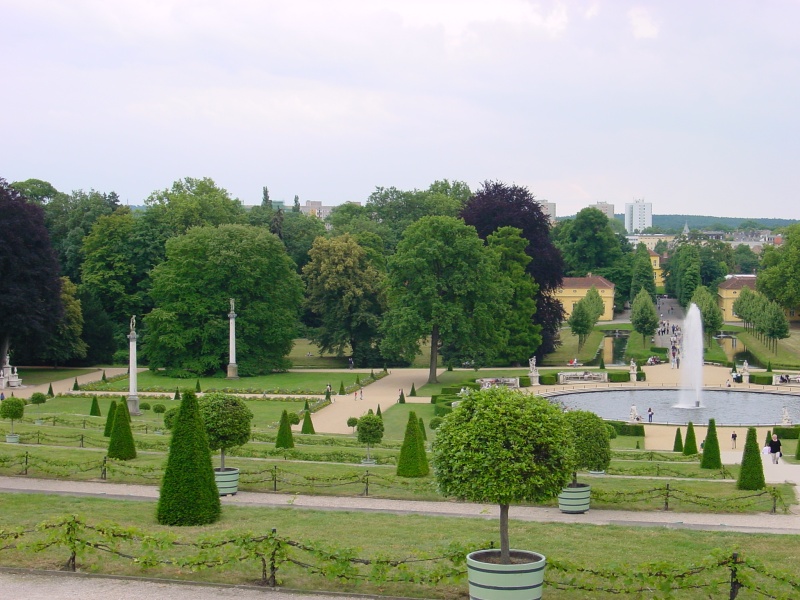Schloss Sanssouci Garten 1.JPG -                                
