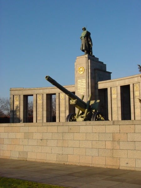 Sowjetische Kriegerdenkmal.JPG -                                