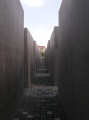 Holocaust-Mahnmal - Blick durch Steelen