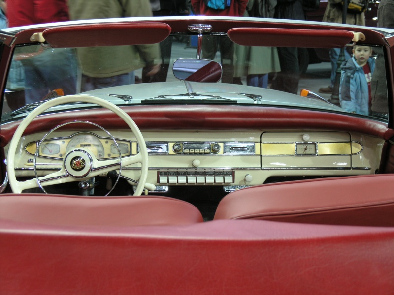 Borgward Cabriolet Cockpit 2.JPG - OLYMPUS DIGITAL CAMERA         