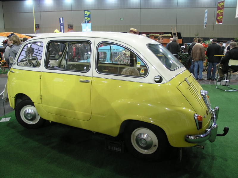 Fiat 600 Multipla (hinten seitlich) 2.JPG - OLYMPUS DIGITAL CAMERA         