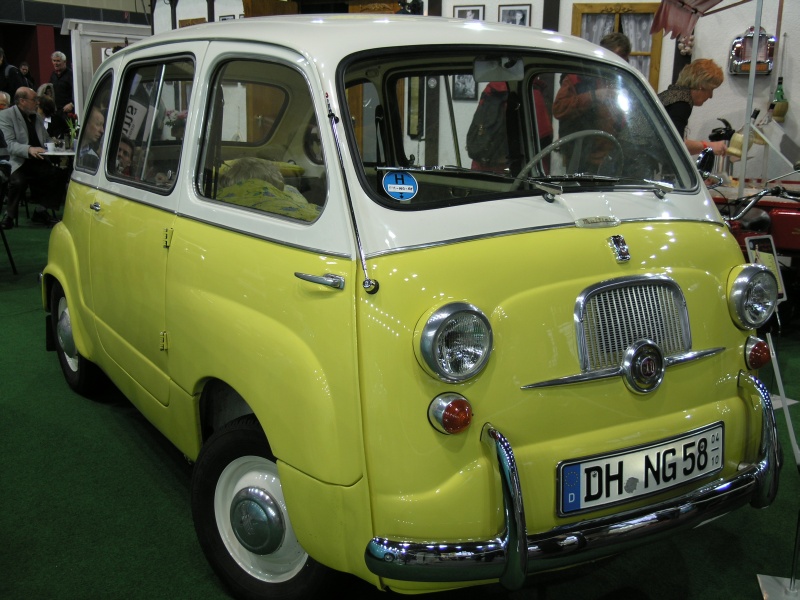 Fiat 600 Multipla (vorne seitlich).JPG - OLYMPUS DIGITAL CAMERA         
