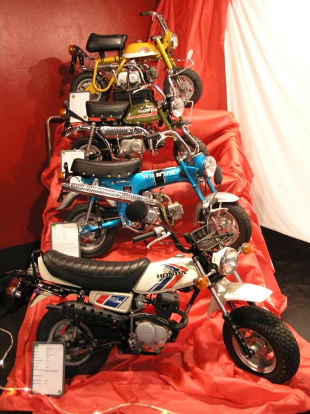 Honda Mopeds.JPG - OLYMPUS DIGITAL CAMERA         