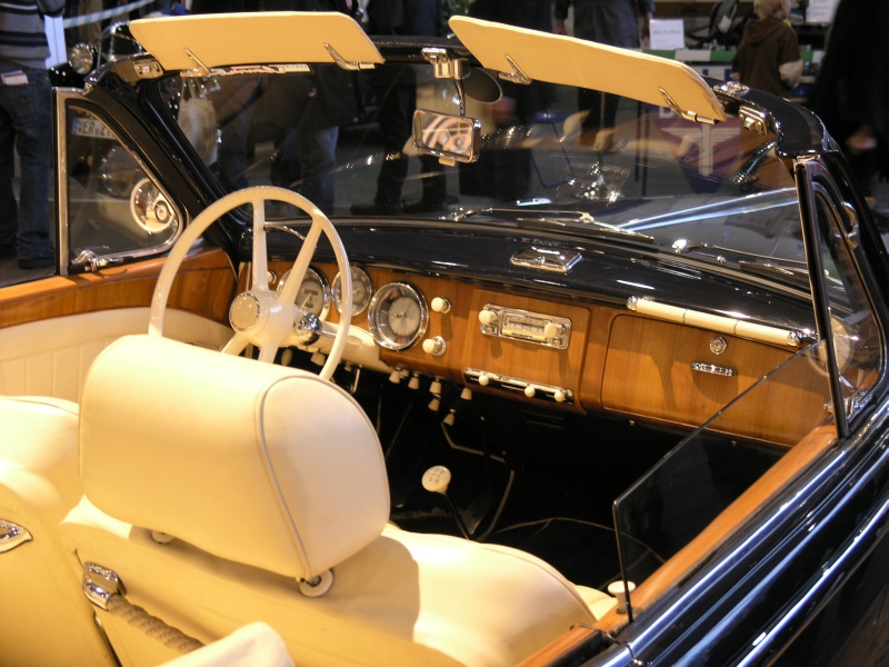 BMW 502 V8 Cabriolet (Karosserie Baur) Cockpit.JPG - OLYMPUS DIGITAL CAMERA         