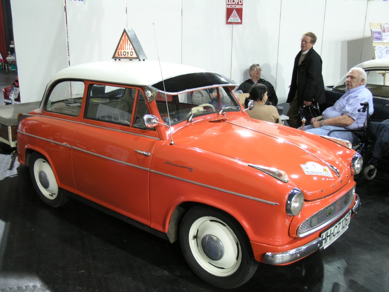 Lloyd Alexander TS.JPG - OLYMPUS DIGITAL CAMERA         