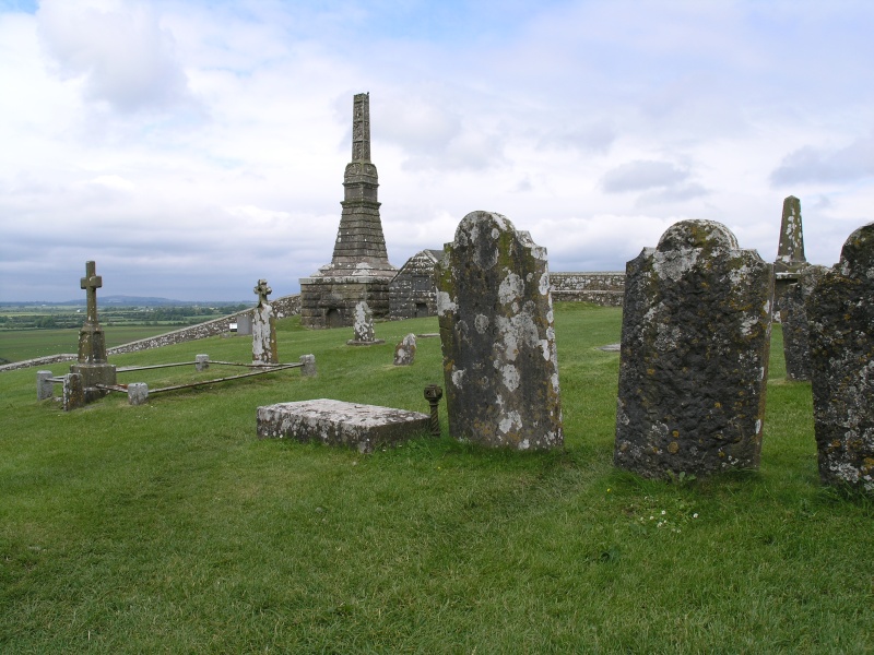 Cashel - Rock of Cashel Blick auf Friedhof 1.JPG - Photos of Ireland, in June 2005