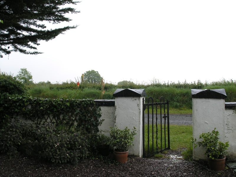 Cottage - Eingangstor.JPG - Photos of Ireland, in June 2005