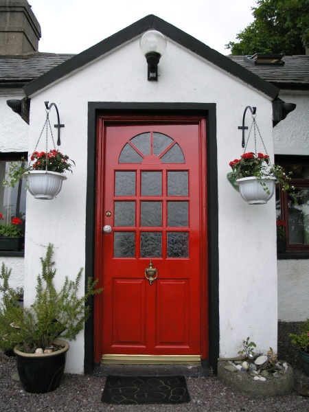 Cottage - Eingangstuer.JPG - Photos of Ireland, in June 2005
