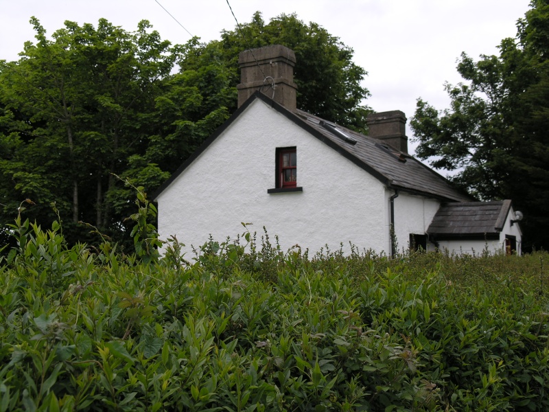 Cottage - Seitenansicht.JPG - Photos of Ireland, in June 2005