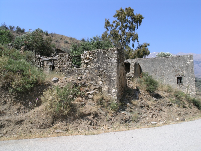 Amari-Becken - Unbekannte Ruine 3.JPG - OLYMPUS DIGITAL CAMERA         