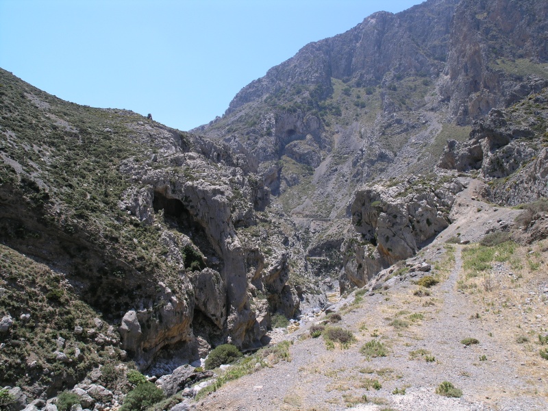 Kourtaliotis-Schlucht - Blick auf Berge 1.JPG - OLYMPUS DIGITAL CAMERA         