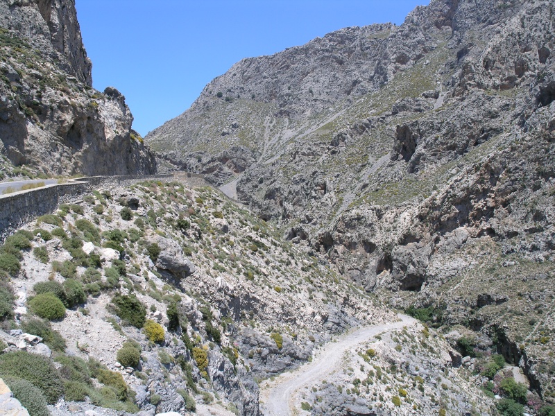 Kourtaliotis-Schlucht - Weg zur Kapelle Agios Nikolaos.JPG - OLYMPUS DIGITAL CAMERA         