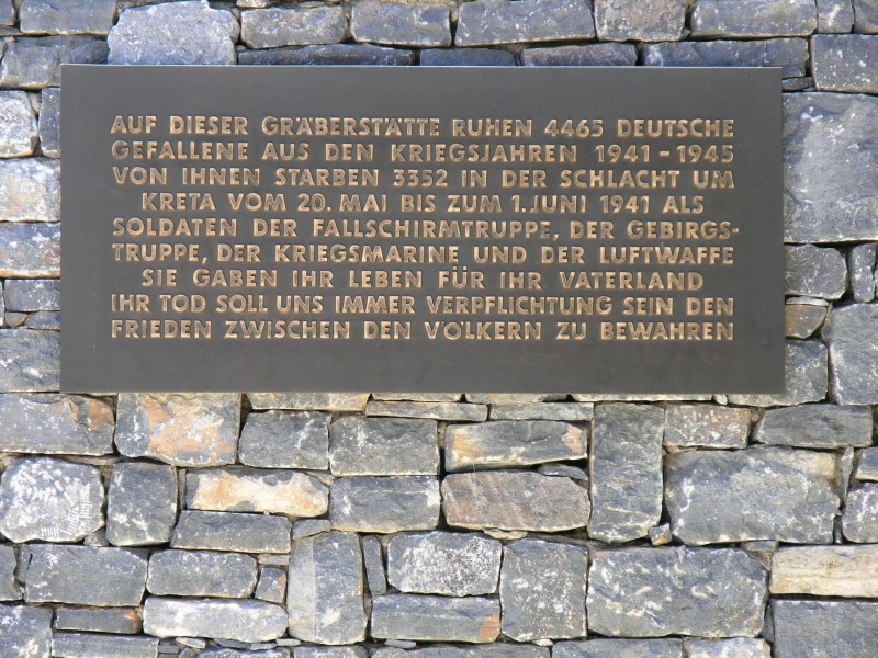 Maleme - Deutscher Soldatenfriedhof Gedenktafel 1941-45.JPG - OLYMPUS DIGITAL CAMERA         