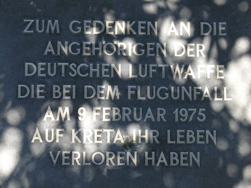 Maleme - Deutscher Soldatenfriedhof Gedenktafel 1975.JPG - OLYMPUS DIGITAL CAMERA         