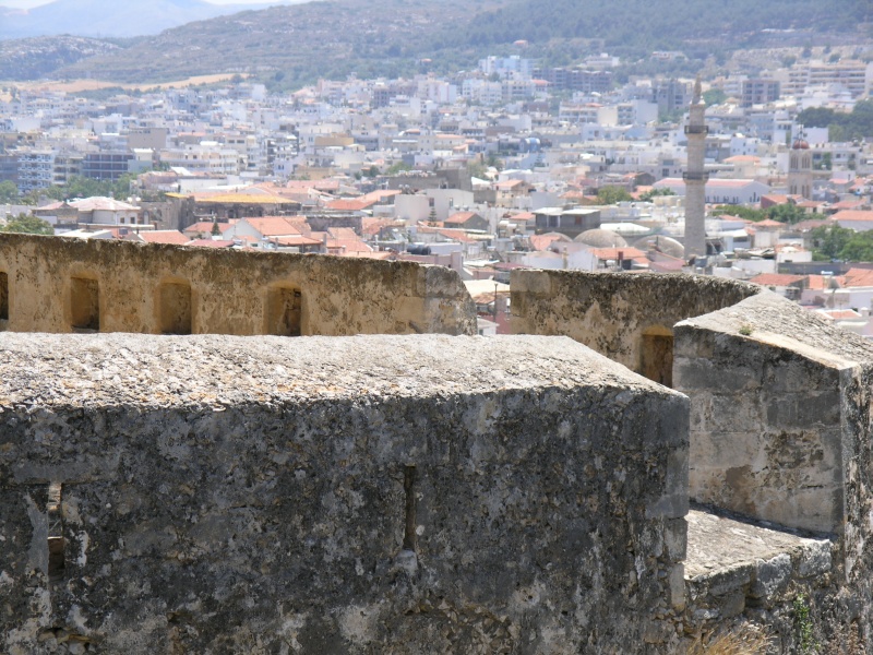 Rethimnon - Festung Blick auf Stadt.JPG - OLYMPUS DIGITAL CAMERA         