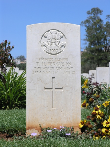 Souda - Britischer Soldatenfriedhof Grabstein.JPG - OLYMPUS DIGITAL CAMERA         