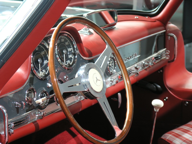 Mercedes 300 SL Coupe (Cockpit).JPG - OLYMPUS DIGITAL CAMERA         