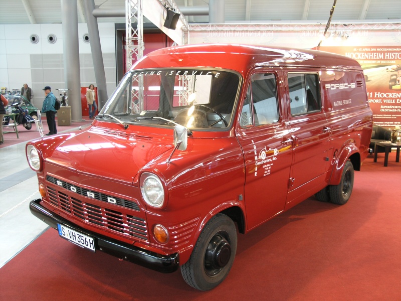 Ford Transit (Porsche Racing Service).JPG - OLYMPUS DIGITAL CAMERA         
