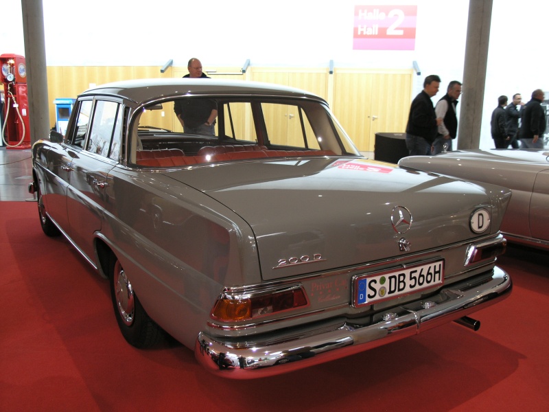 Mercedes 200 D (hinten).JPG - OLYMPUS DIGITAL CAMERA         