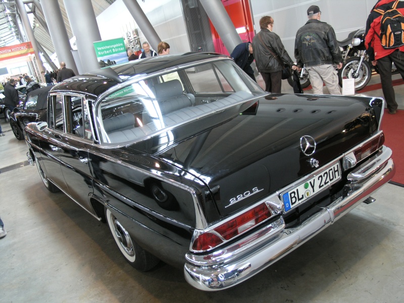 Mercedes 220 S (hinten).JPG - OLYMPUS DIGITAL CAMERA         