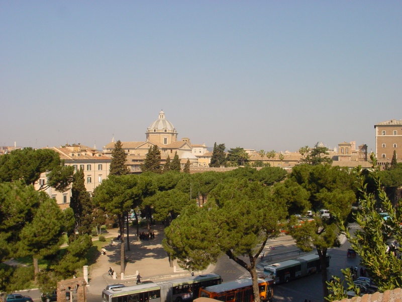 Blick auf Piazza d. Aracoeli.JPG -                                