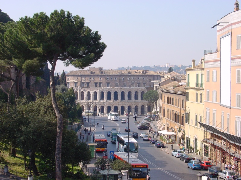 Blick auf Teatro di Marcello.JPG -                                