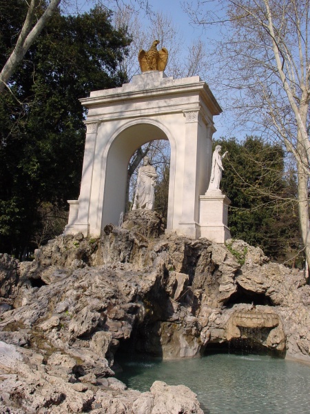 Brunnen Palla d. Cannone.JPG -                                