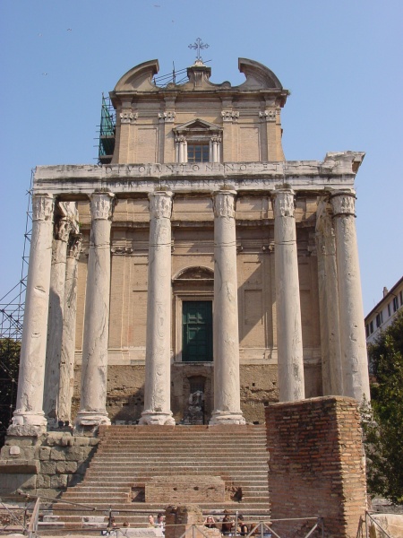 Forum Romanum - Tempel des Antonius und der Faustina.JPG -                                