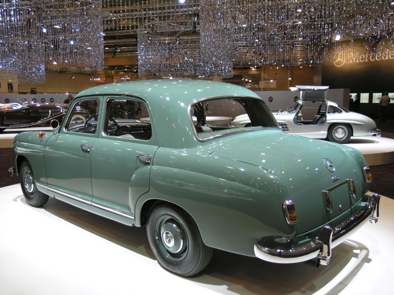 Mercedes 180 ('Ponton') (hinten).JPG - OLYMPUS DIGITAL CAMERA         