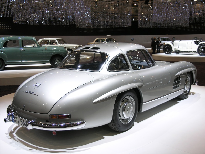 Mercedes 300 SL ('Fluegeltuerer') (hinten).JPG - OLYMPUS DIGITAL CAMERA         