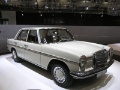 Mercedes 220 D ('Strich-Acht') (seitlich)