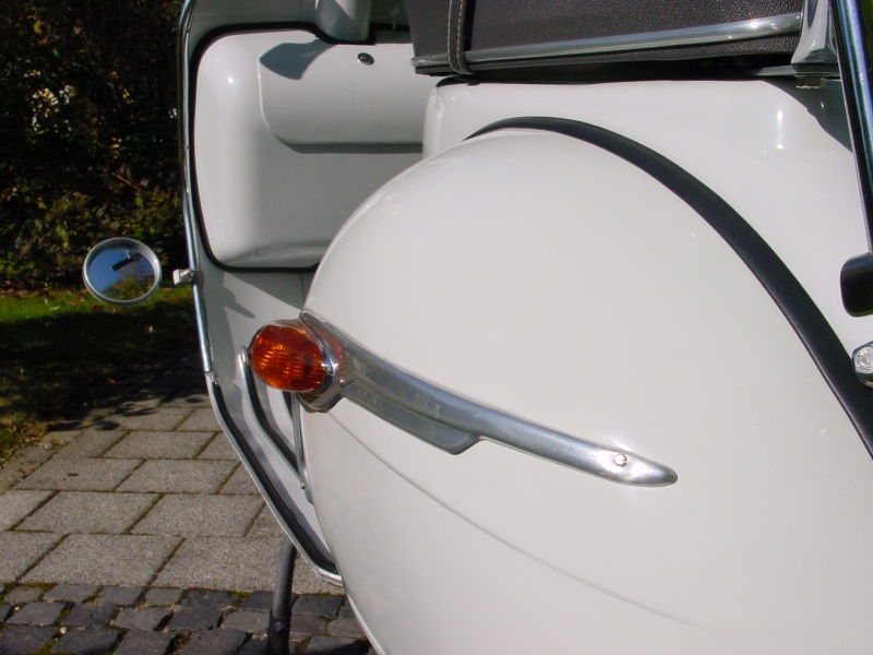 Vespa_GS4_Seitenhaube_links_hinten.JPG -                                